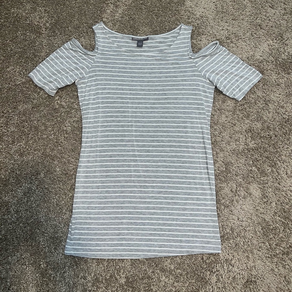 A PEA IN THE POD MATERNITY TEE